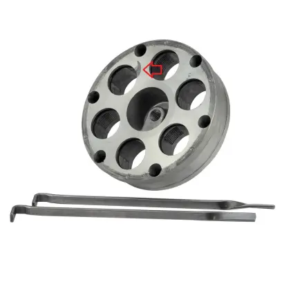 Nástrojová hlava se třemi a šesti pozicemi pro matrice LEE 3/6 HOLE ULTIMATE TOOL CARRIER a indexovací tyčí 3/6 HOLE INDEX ROD. Náhradní díl pro přebíjecí lis Lee Ultimate Turret Press (#91910).